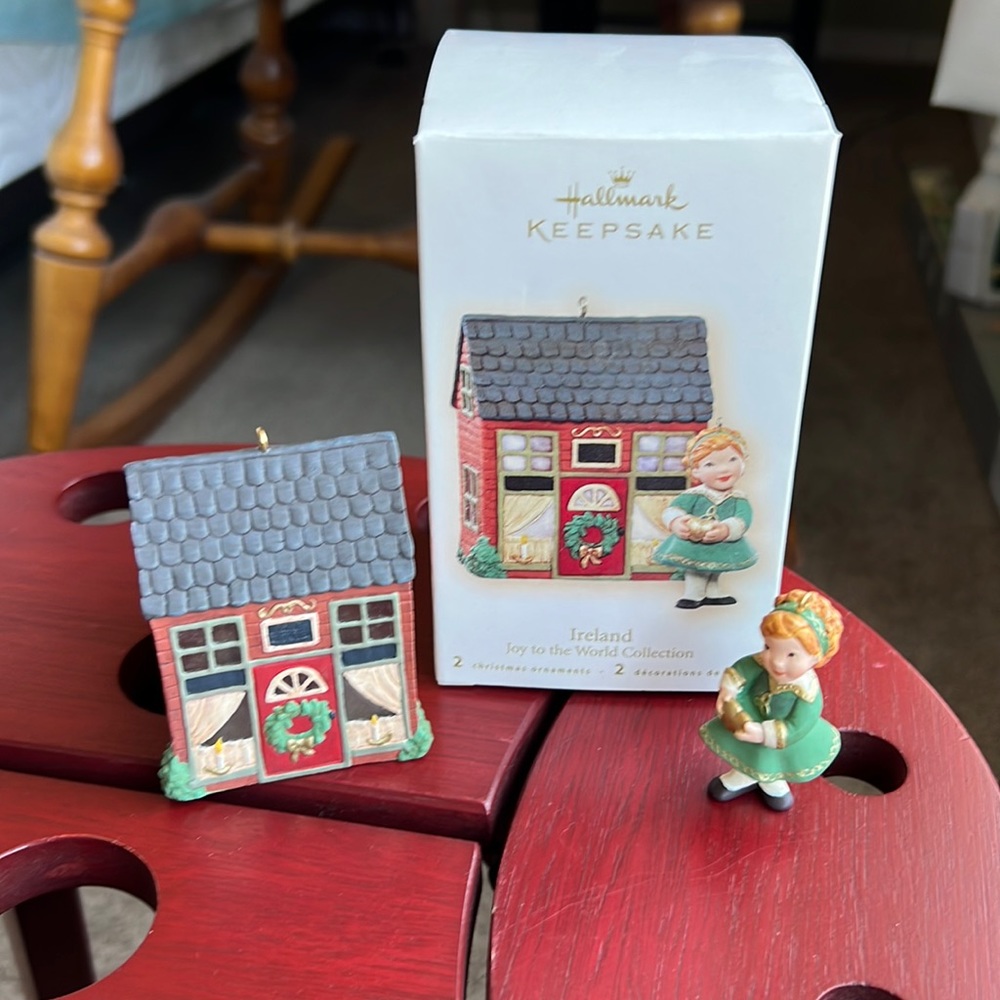 NIB Hallmark 2007 Ireland ornament from the Joy to the World collection.
